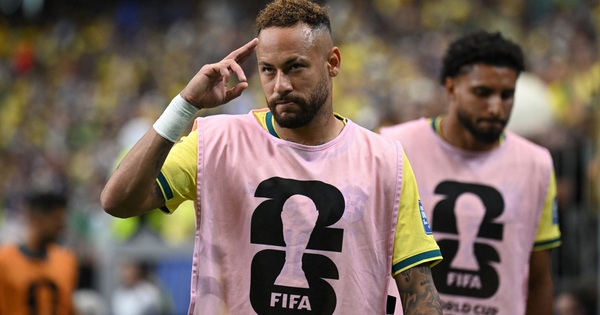 HLV Nhật Bản đau đớn tột cùng, HLV Brazil lý giải chuyện 'bỏ quên' Neymar