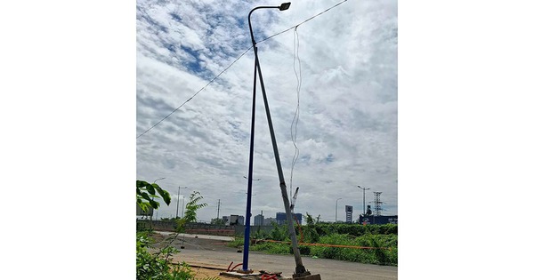 Trụ đèn bị nghiêng