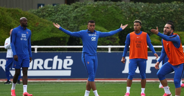 ‘Biến căng’ bao trùm đội tuyển Pháp, Mbappe bất mãn rời sân tập