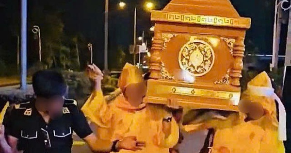 Khiêng quan tài nhảy múa: Đánh đổi chuẩn mực để thu hút sự c