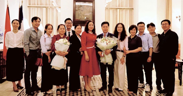 Học trò, luật sư chúc mừng Giáo sư Đỗ Văn Đại nhận huân chươ