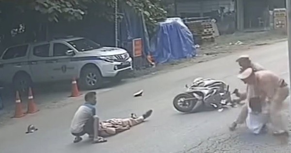 Trung tá CSGT bị tài xế không đội mũ bảo hiểm tông trúng