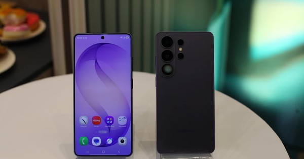 Bí ẩn chấm sáng li ti trên điện thoại Samsung đã có lời giải
