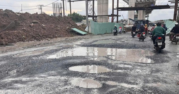 Đường Nguyễn Xiển chi chít ổ gà, ổ voi: Người dân 