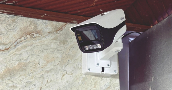 Camera an ninh gia đình nên chọn loại có dây hay không dây?