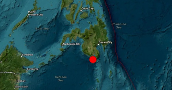 Động đất 7,8 độ Richter ở miền nam Philippines, nhiều nước c
