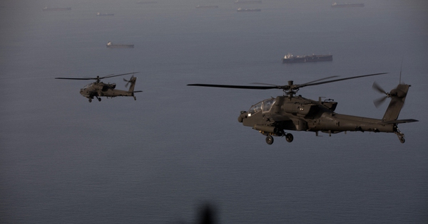 Trực thăng AH-64 Apache của quân đội Mỹ rơi gần eo biển Horm