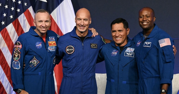 NASA công bố 4 phi hành gia cho sứ mệnh thăm dò mặ