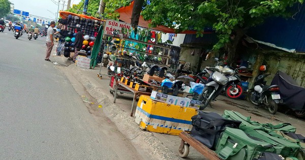 “Điểm nóng” lấn chiếm vỉa hè, lòng đường