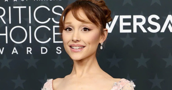 Bản hit mới đưa Ariana Grande thống trị Billboard,