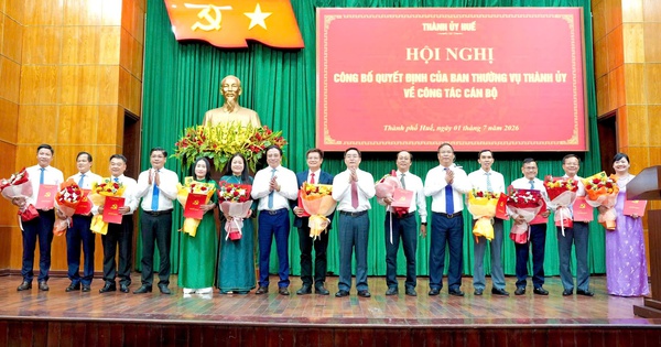 Huế Appoints Numerous New Department and Sector Directors