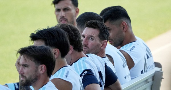 Messi cùng anh em &lsquo;chén&rsquo; thịt bò nướng, lộ diện tổ trọng tài Bồ Đào Nha bắt trận Argentina đấu Thụy Sĩ