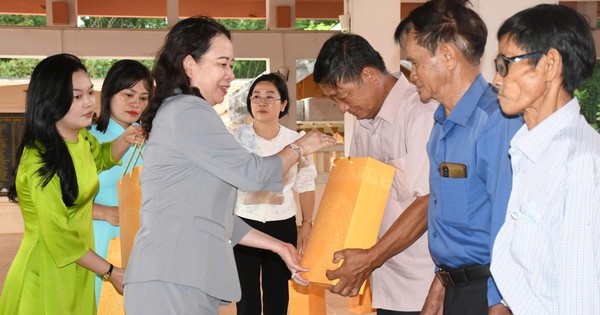 Vice President Vo Thi Anh Xuan Visits Tay Ninh, Honors Contributors