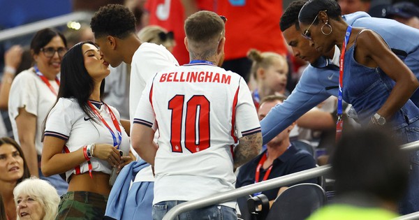 Mẹ Bellingham giúp con trai thoát được án phạt bị cấm trận bán kết Anh - Argentina