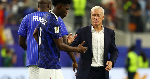 HLV Deschamps trách Pháp kém nguy hiểm vì chơi dưới sức, chê luôn trọng tài 'không đủ trình độ'