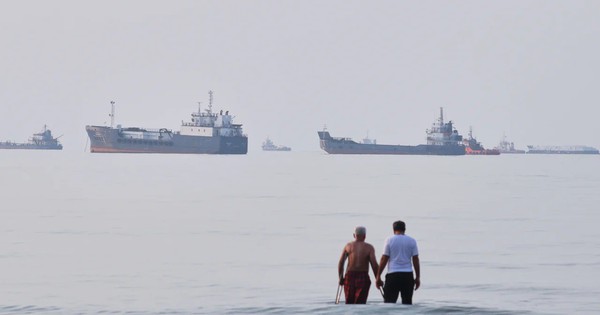 Ông Trump hủy kế hoạch thu phí tàu thuyền qua eo biển Hormuz amid căng thẳng Mỹ-Iran