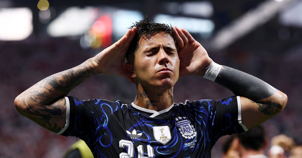 HLV Scaloni rưng rưng: 'Argentina quá phi thường, càng áp lực đá càng hay, tôi biết ơn cầu thủ của mình&rsquo;