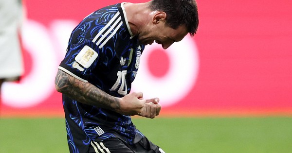 Messi tri ân huyền thoại: 'Trên thiên đàng, Maradona đang tận hưởng chiến thắng tuyệt vời này&rsquo;