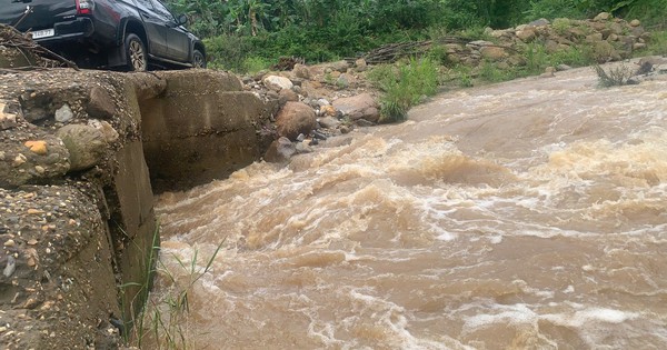 Vietnam warns 15 provinces of heavy rain, flood risks