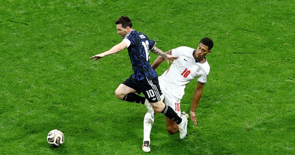 Ibrahimovic: Người Anh đã thấy &lsquo;bàn tay của Chúa&rsquo;, giờ chứng kiến &lsquo;bàn chân trái của Chúa&rsquo;