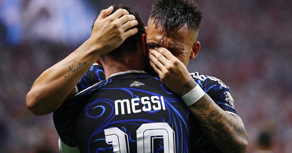 Martinez gọi ngay cho mẹ sau bàn thắng để đời từ đường chuyền cực đẹp của Messi, giúp Argentina thắng Anh