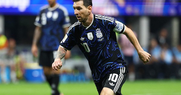Messi xuất chúng đến vậy, Tây Ban Nha ngăn chặn kiểu gì?