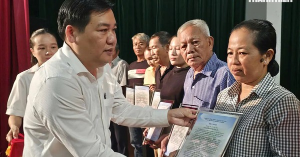Ho Chi Minh City Honors Non-Specialized Grassroots Workers