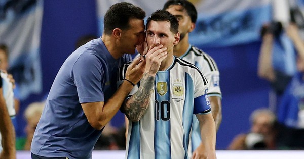 Mối nhân duyên đưa Messi và HLV Scaloni lên đỉnh thế giới: Sát cánh bền lâu từ khi còn làm đồng đội