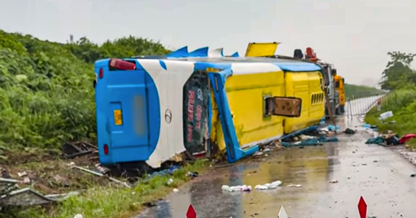 Bus plunges off expressway in Hanoi, killing four