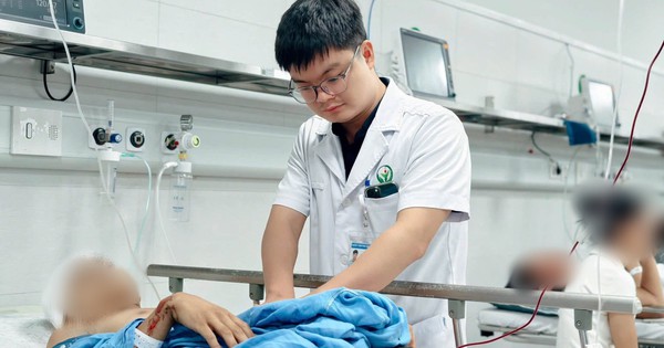 Bus plunges off highway in Vietnam, killing four and injuring many