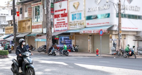 Tiệm kim cương không mua lại hàng: Vấn đề pháp lý và cam kết