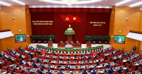 Central Committee Conference Opens, Discusses 4 Strategic Shifts
