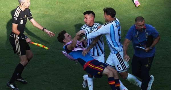 FIFA bất ngờ xóa thẻ đỏ của Paredes, lên tiếng về màn ẩu đả sau chung kết World Cup