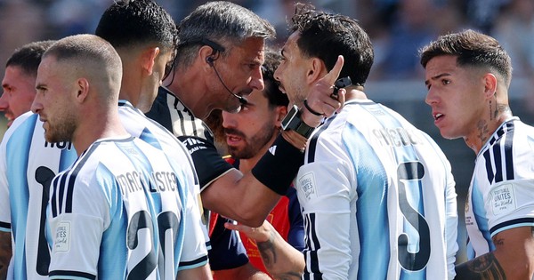 Yamal bất ngờ nhắc về màn ẩu đả, danh thủ Đức mong FIFA cấm Paredes 1 năm