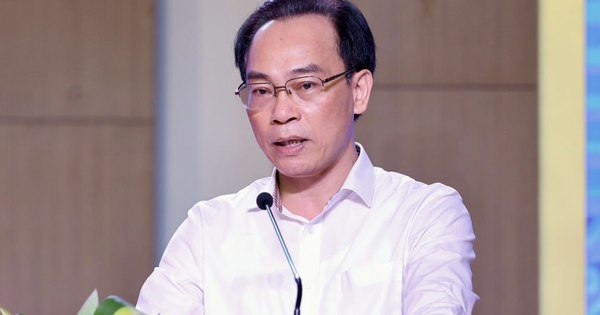 Bộ trưởng GD-ĐT: Những người làm giáo dục đã thể hiện đầy đủ sự tự trọng của mình chưa?
