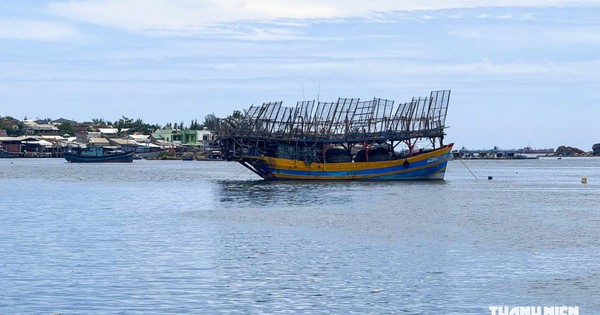 Vietnamese fishing boat sinks in Spratly Islands; 33 rescued, 3 missing