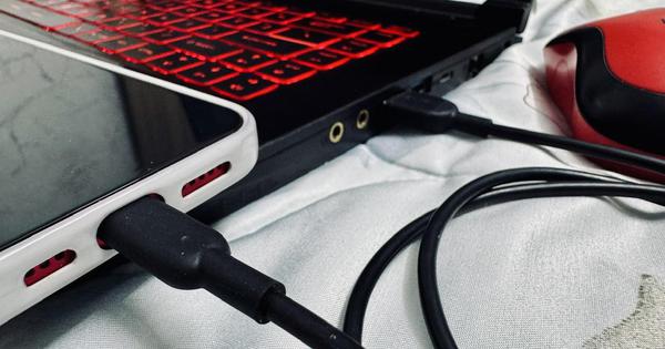 Sạc điện thoại từ laptop có thực sự an toàn?
