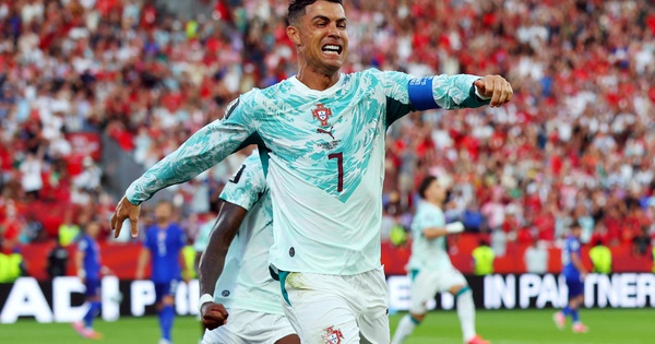 Nóng: Ronaldo lần đầu ghi bàn ở vòng knock-out World Cup rồi bị... thay ra