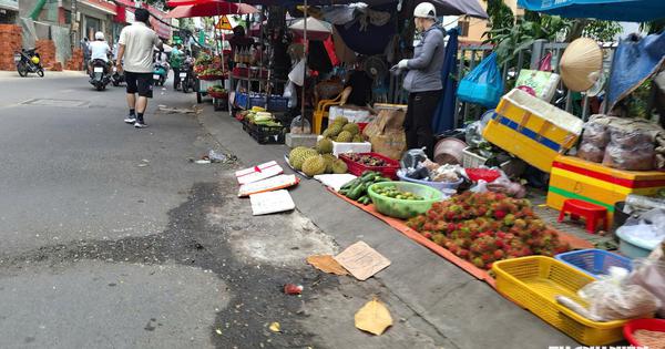Buôn bán lấn chiếm lòng lề đường