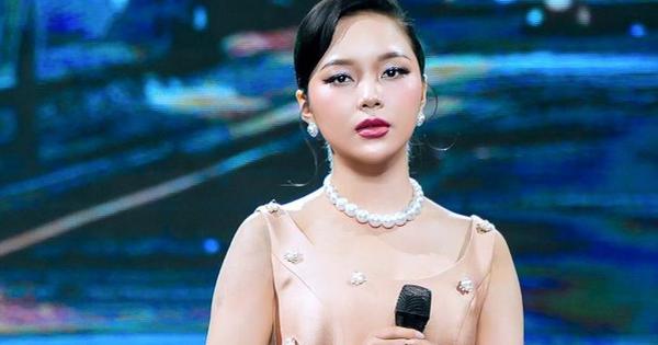 'Bản sao' Lệ Quyên giữ phong độ, gây 'sốt' khi hát 'Sầu tím thiệp hồng'