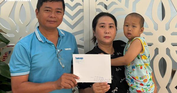 Tiếp tục trao tiền bạn đọc hỗ trợ các hoàn cảnh bệnh tật, khó khăn
