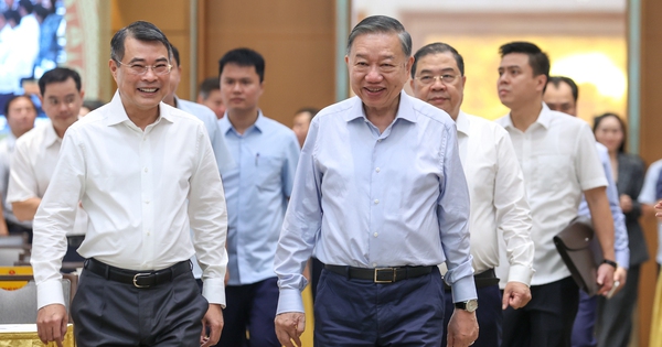 Vietnam Leaders Convene Meeting Amid Global Uncertainty, Focus on Economic Stability