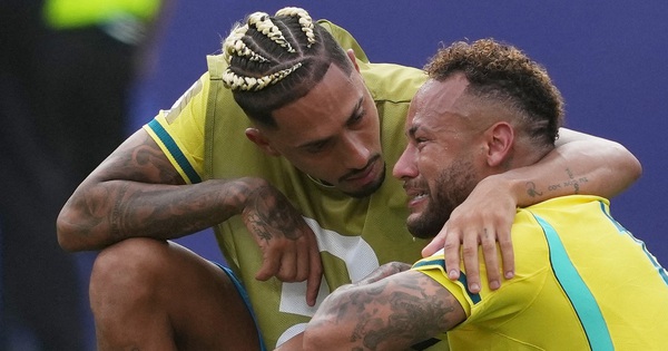 Neymar khóc nức nở khi Brazil thua và những giây phút không giữ được 'cái đầu lạnh'