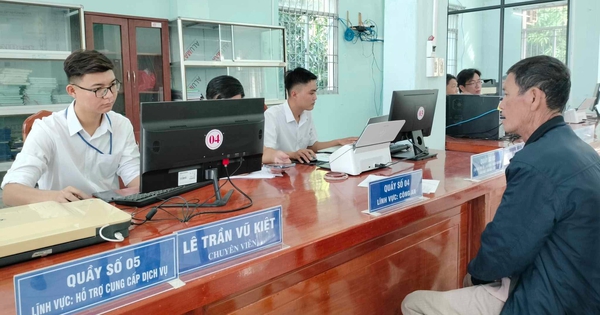 Cà Mau brings mobile teams to homes to resolve administrative procedures