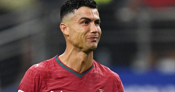 Ronaldo nghẹn ngào bật khóc chia tay World Cup, ôm tạm biệt Yamal: Khoảnh khắc nhói lòng