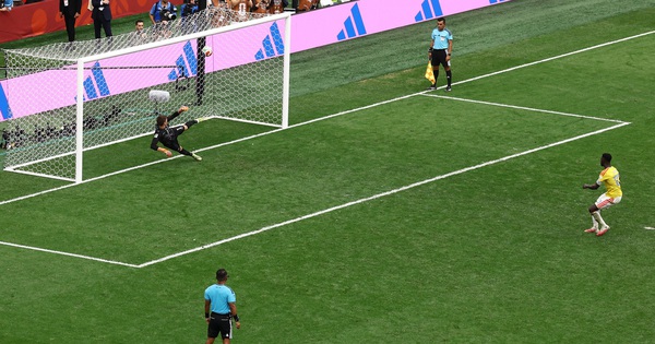 Đội gặp Argentina của Messi ở tứ kết được xác định sau loạt luân lưu nghẹt thở