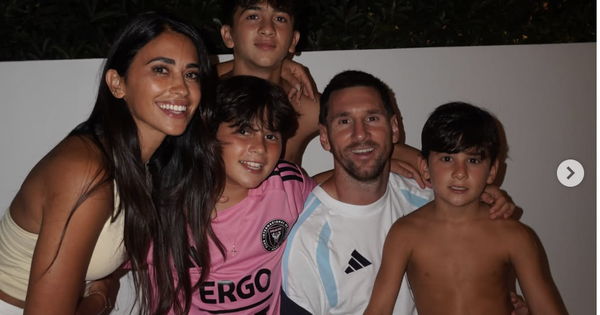 Argentina thay đổi lớn trước trận quyết đấu Ai Cập, Messi được tiếp năng lượng từ vợ con