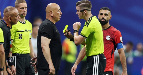 VAR tua ngược quá xa để hủy bàn thắng của Ai Cập, Argentina hưởng lợi: Công nghệ được phép can thiệp đến đâu?