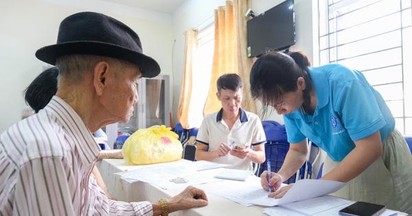 Hanoi guides new home pension payments
