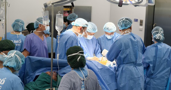 Viet Duc Friendship Hospital's Ninh Binh facility successfully treats first emergency case on opening day